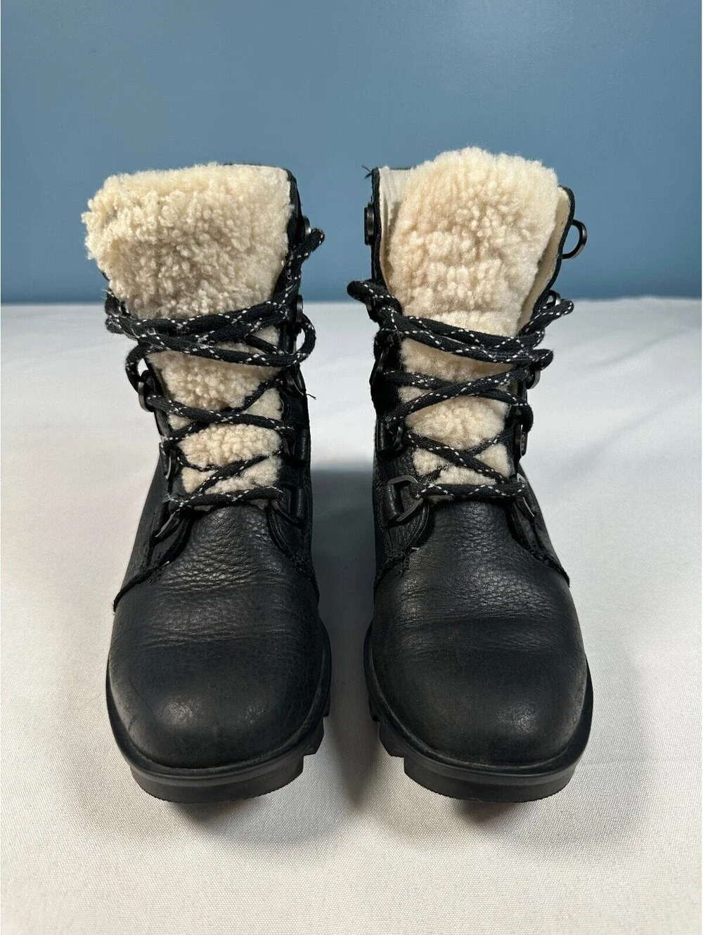 Sorel Phoenix Short Lace Cozy Waterproof Boots Black Leather Shearling Size 7.5